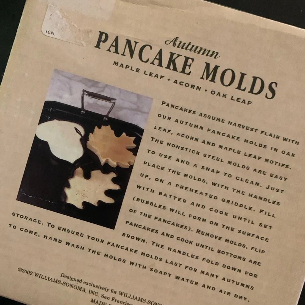Williams Sonoma Autumn Pancake Maple Leaf Acorn Oak Leaf New in Box